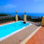 La Timpa - Antica E Maestosa Con Jacuzzi Privata Con Meravigliosa Vista Sull'etna E Sul Mare Villa *
