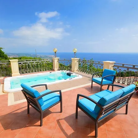 Villa La Timpa - Antica E Maestosa Con Jacuzzi Privata Con Meravigliosa Vista Sull'etna E Sul Mare