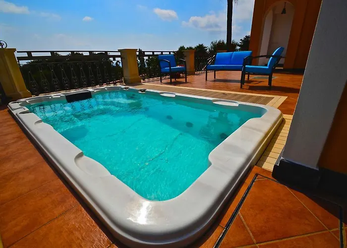 La Timpa - Antica E Maestosa Con Jacuzzi Privata Con Meravigliosa Vista Sull'etna E Sul Mare Villa