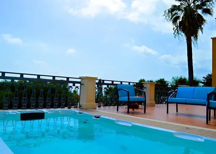 La Timpa - Antica E Maestosa Con Jacuzzi Privata Con Meravigliosa Vista Sull'etna E Sul Mare *