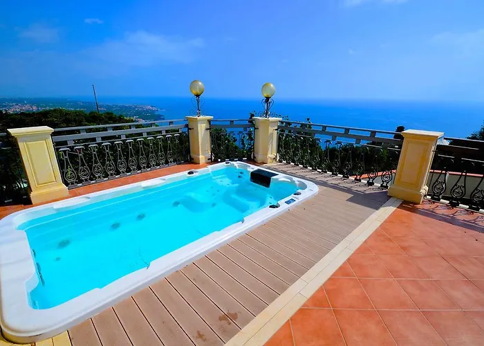 La Timpa - Antica E Maestosa Con Jacuzzi Privata Con Meravigliosa Vista Sull'etna E Sul Mare Villa *