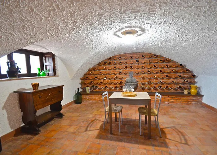 Villa La Timpa - Antica E Maestosa Con Jacuzzi Privata Con Meravigliosa Vista Sull'etna E Sul Mare Acireale