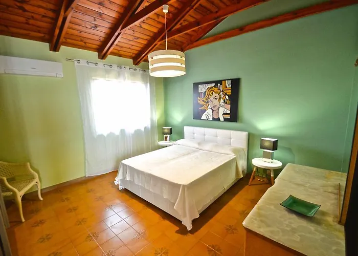Villa La Timpa - Antica E Maestosa Con Jacuzzi Privata Con Meravigliosa Vista Sull'etna E Sul Mare