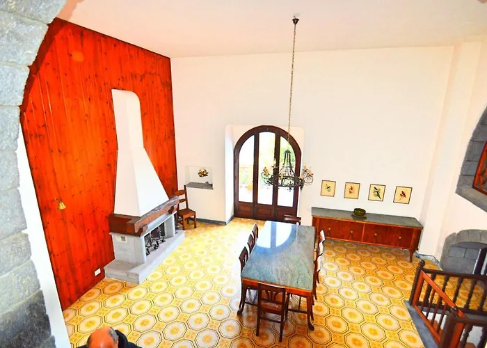 Villa La Timpa - Antica E Maestosa Con Jacuzzi Privata Con Meravigliosa Vista Sull'etna E Sul Mare Acireale